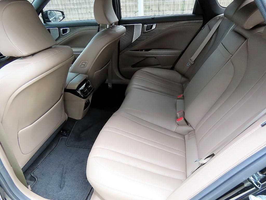 KIA K8 - Vista 6
