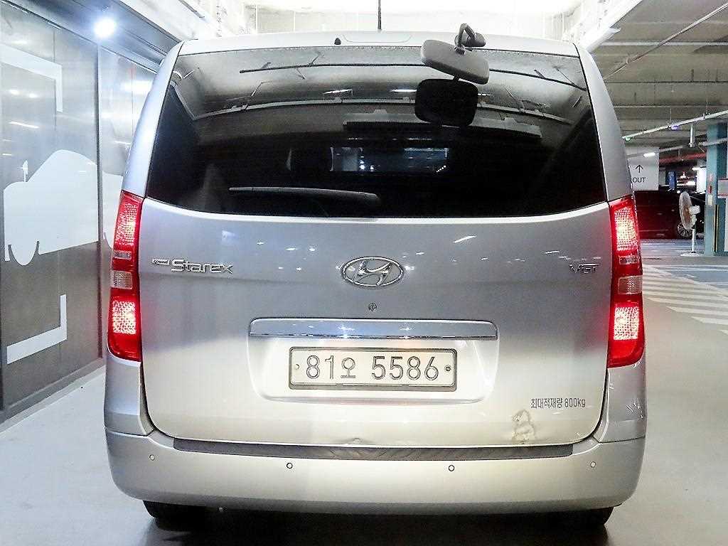 HYUNDAI Starex - Vista 5