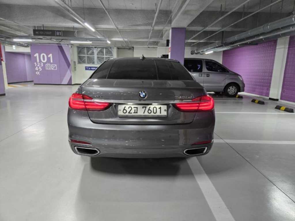 BMW 7 Series - Vista 2