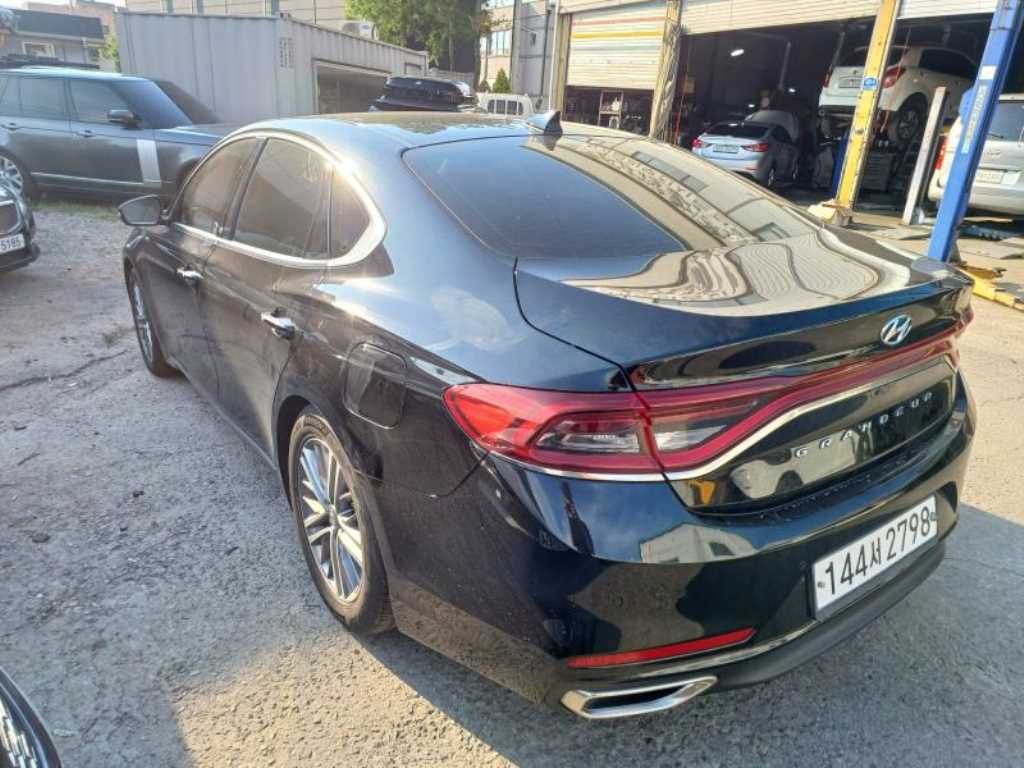 HYUNDAI Grandeur - Vista 6