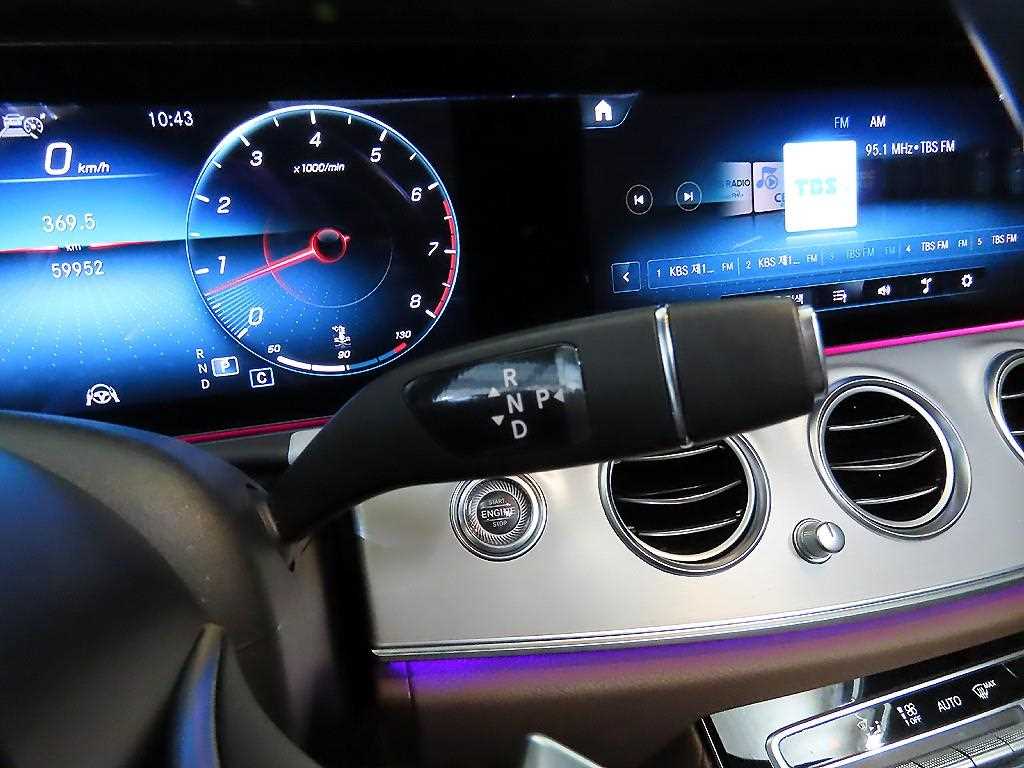 Mercedes Benz E class - Vista 12