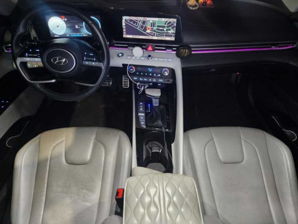 HYUNDAI Avante - Vista 12