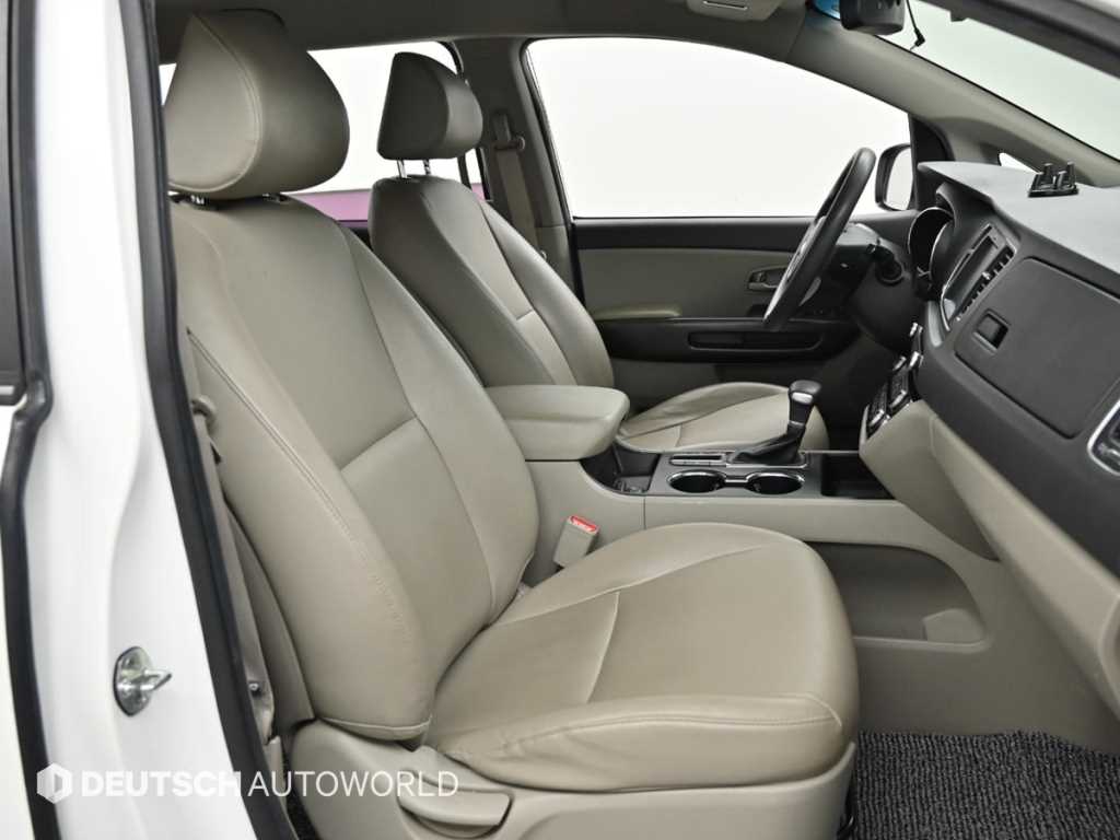 KIA Carnival - Vista 10