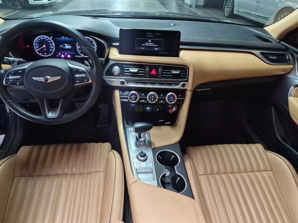 Genesis G70 - Vista 5