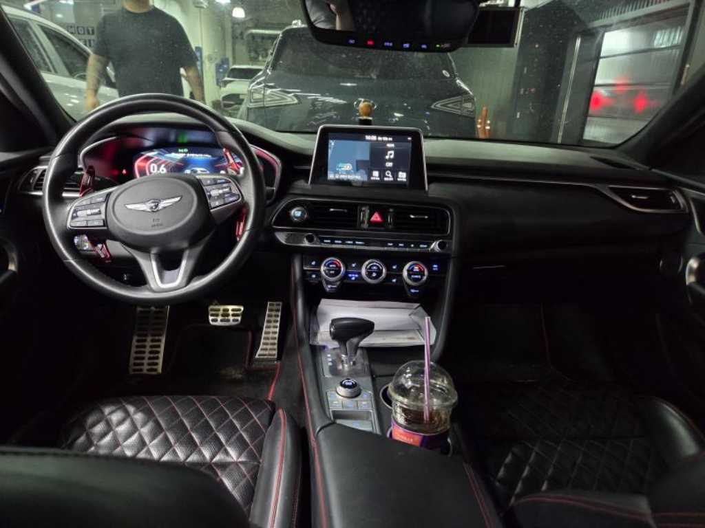 Genesis G70 - Vista 12