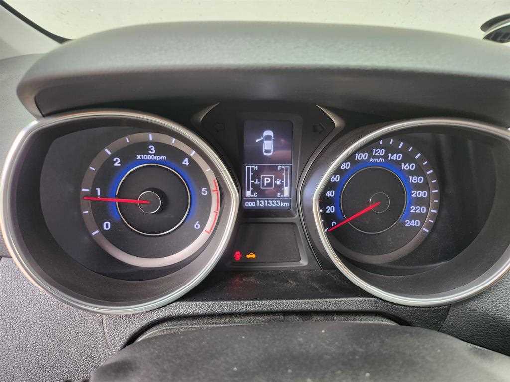 HYUNDAI Avante - Vista 3