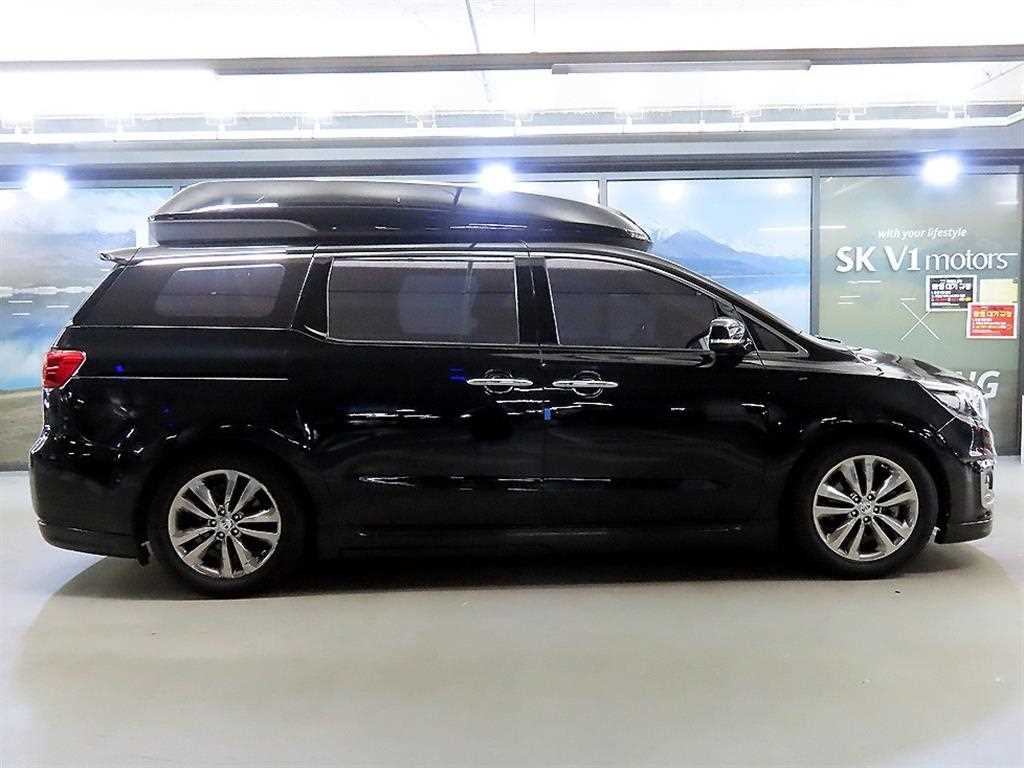 KIA Carnival - Vista 3