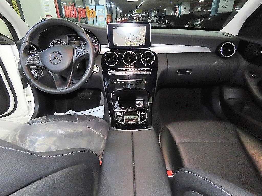 Mercedes Benz C Class - Vista 10