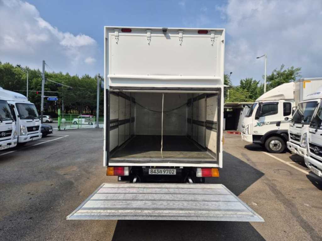 medium and large cargo truck - Vista 7