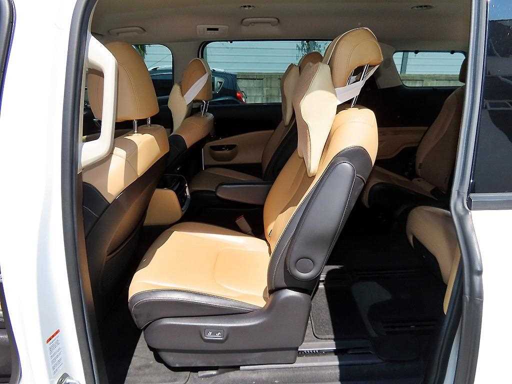 KIA Carnival - Vista 6