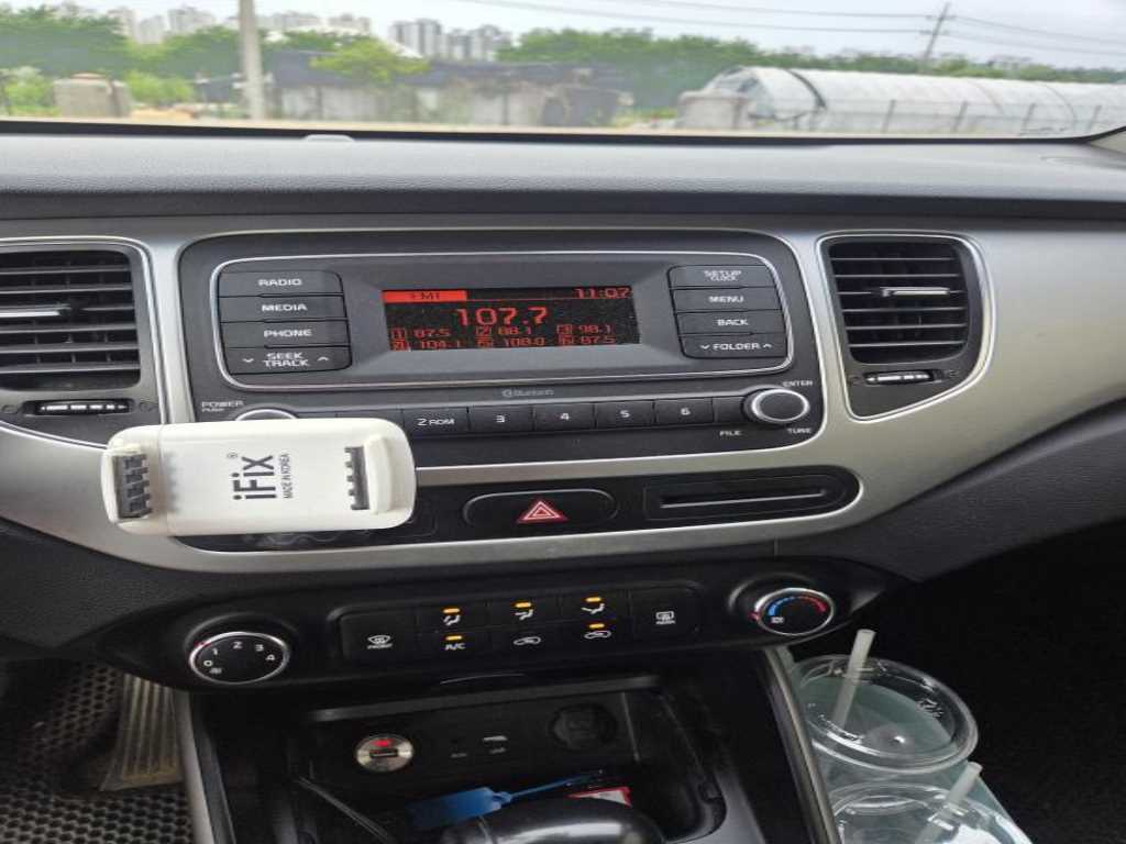KIA Carens - Vista 11