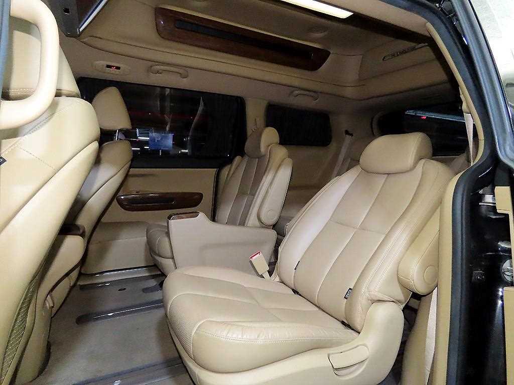 KIA Carnival - Vista 7