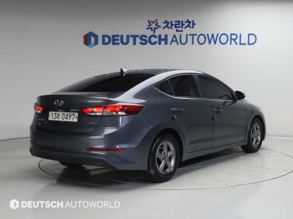 HYUNDAI Avante - Vista 2