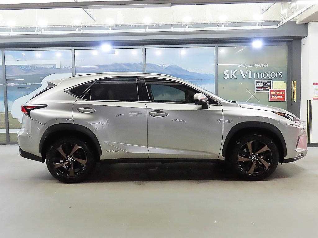 Lexus NX - Vista 3