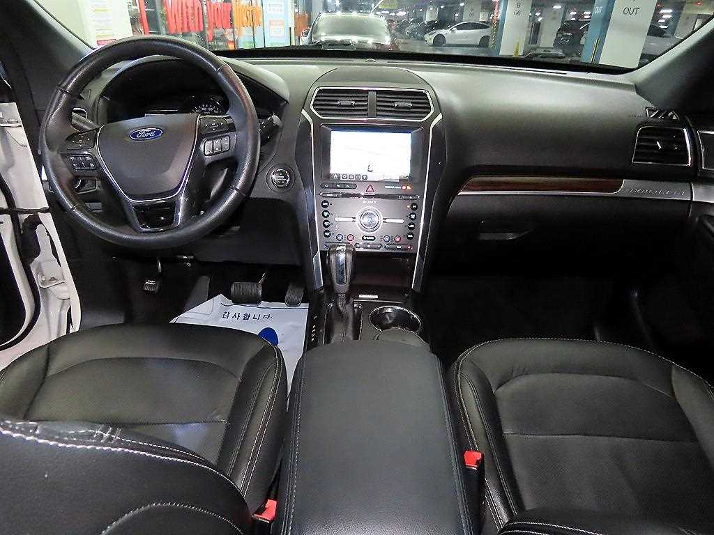 Ford Explorer - Vista 10