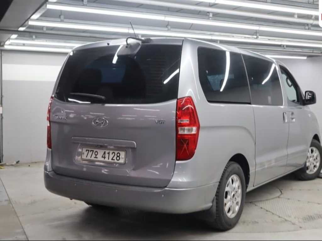 HYUNDAI Starex - Vista 2