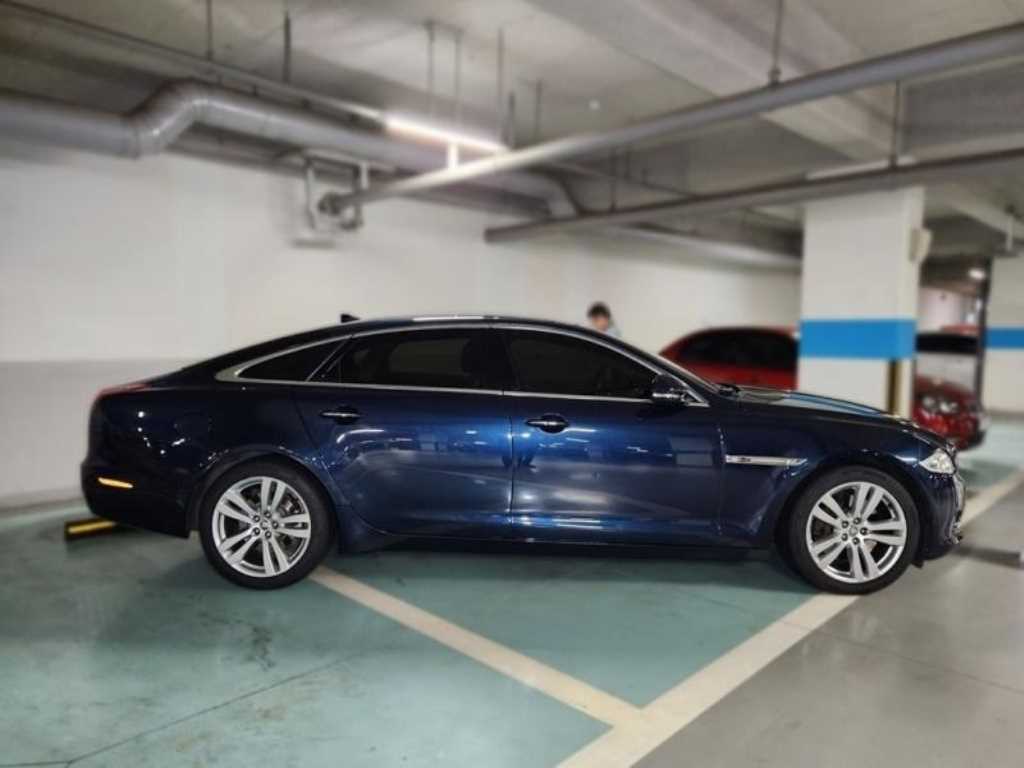 Jaguar XJ - Vista 6