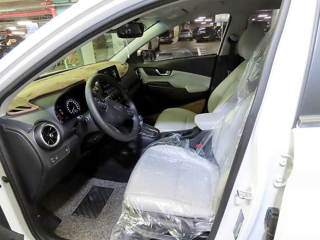 HYUNDAI Kona - Vista 7