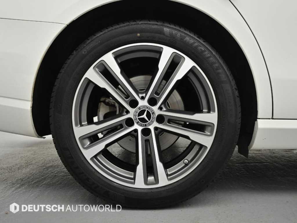 Mercedes Benz E class - Vista 5