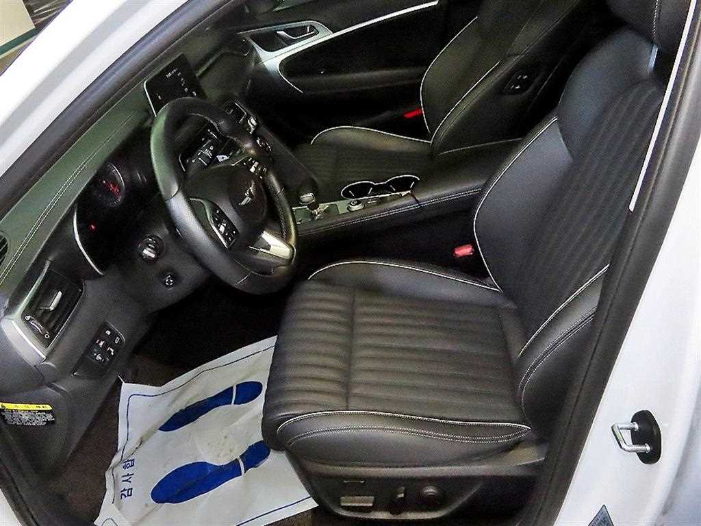 Genesis G70 - Vista 6