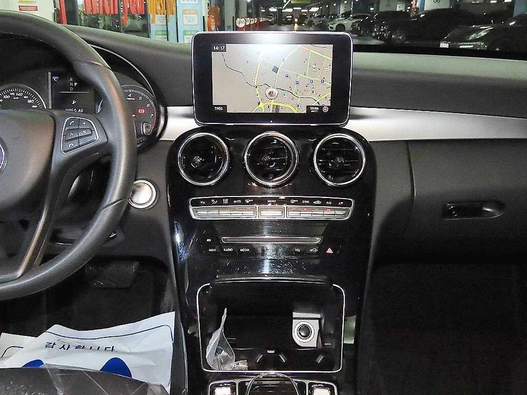Mercedes Benz C Class - Vista 11