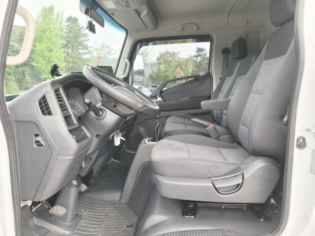 medium and large cargo truck - Vista 11