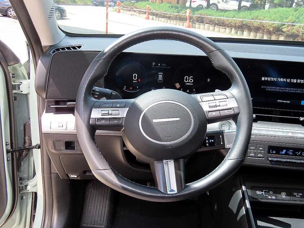 HYUNDAI Kona - Vista 8