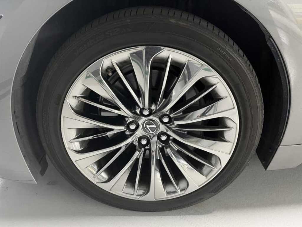 Lexus LS - Vista 5