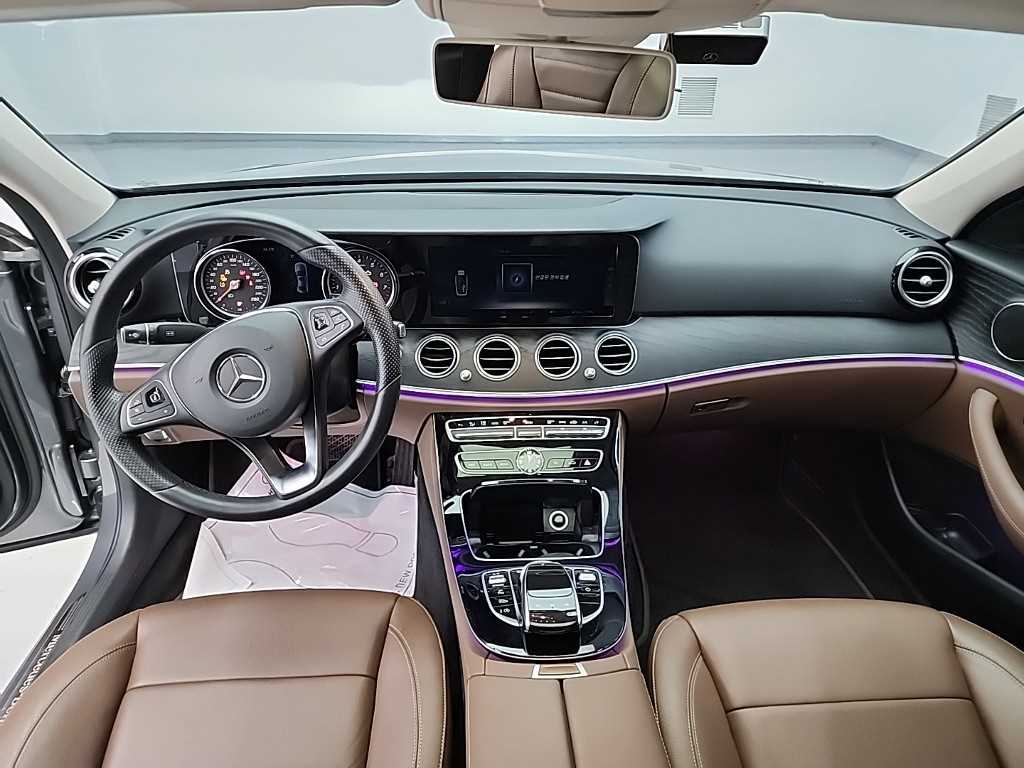 Mercedes Benz E class - Vista 7