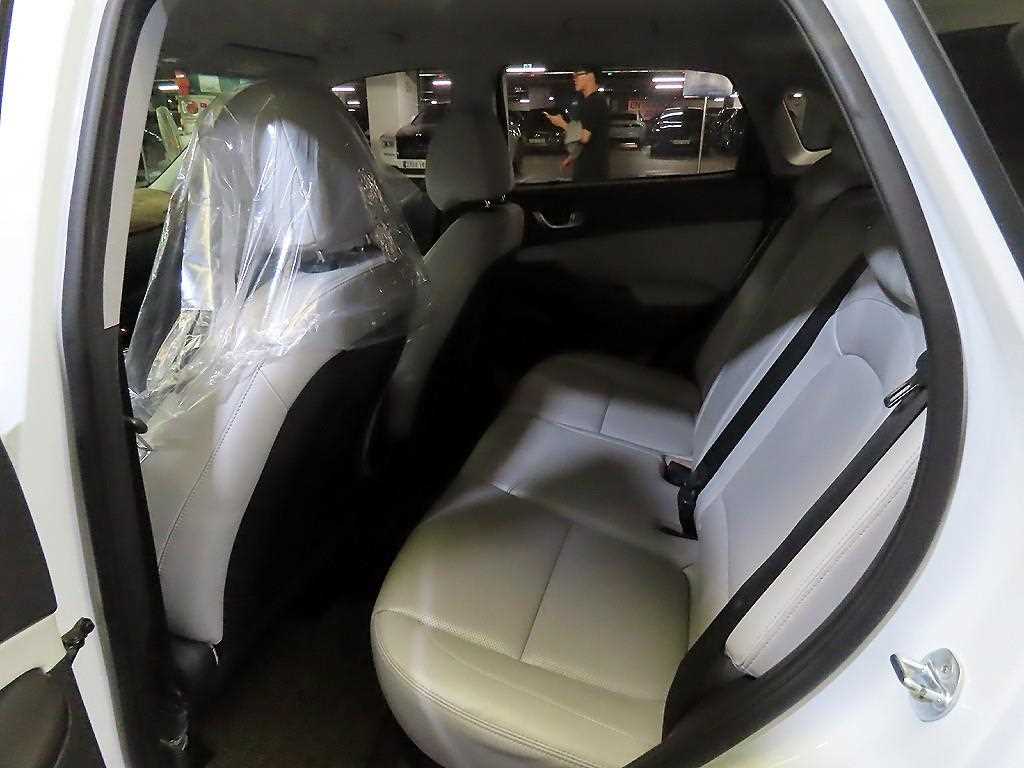 HYUNDAI Kona - Vista 8