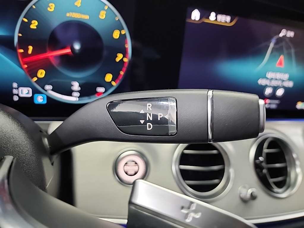 Mercedes Benz E class - Vista 8
