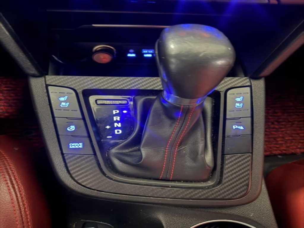 HYUNDAI Avante - Vista 12
