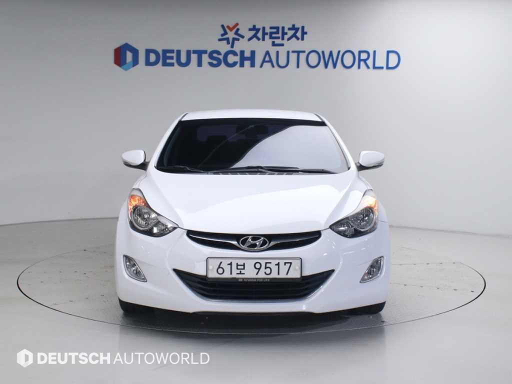 HYUNDAI Avante - Vista 3