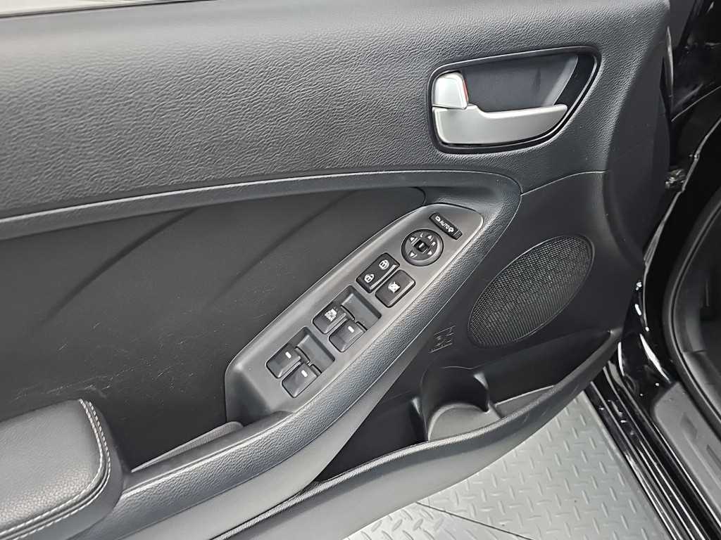 KIA K3 2017 Negro - Importación desde Corea - HF Imports Iquique - Foto 15