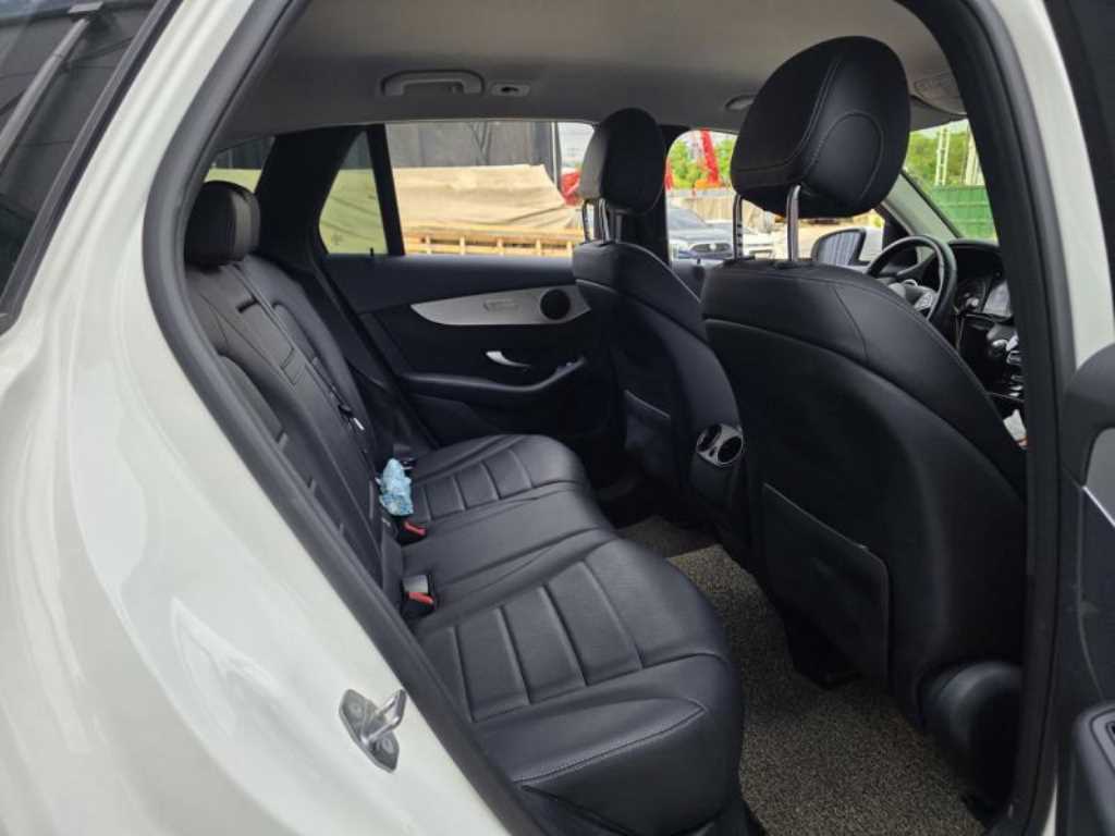 Mercedes Benz GLC Class - Vista 9