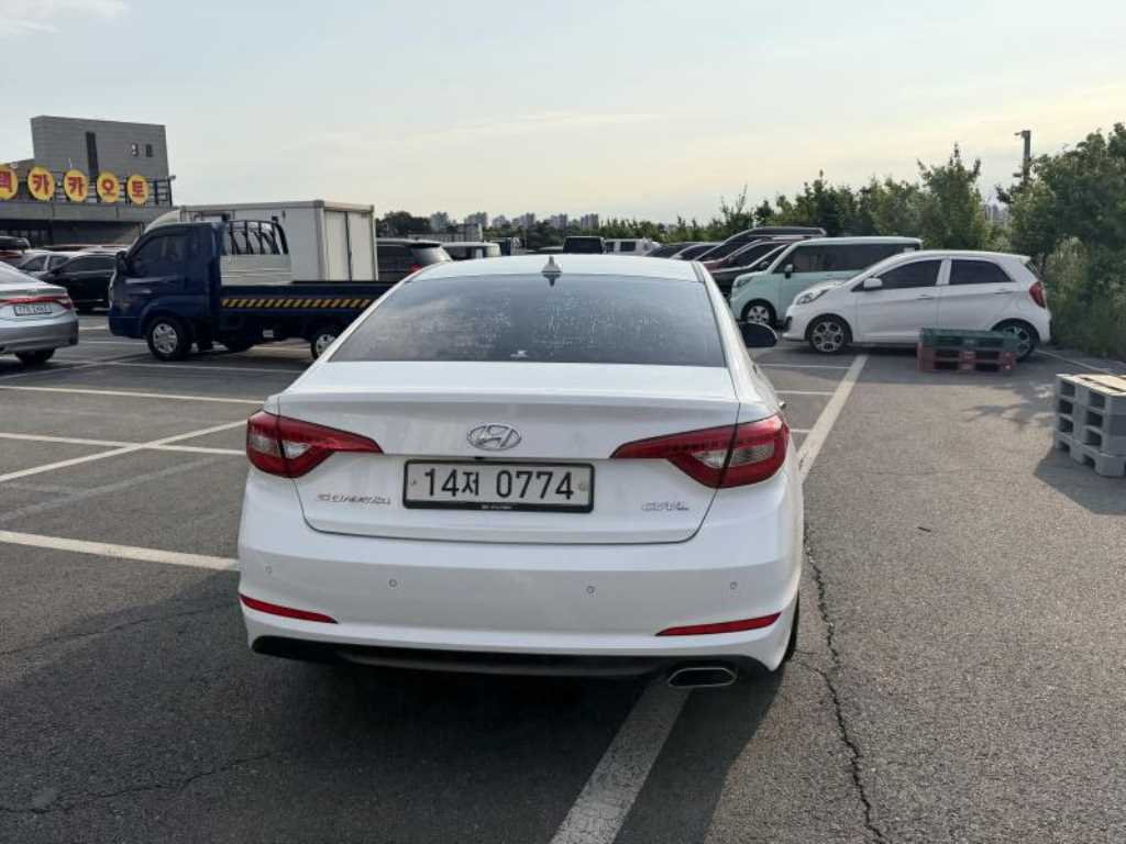 HYUNDAI Sonata - Vista 4