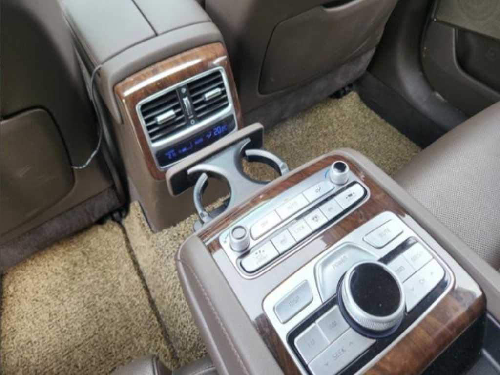 KIA K9 - Vista 9