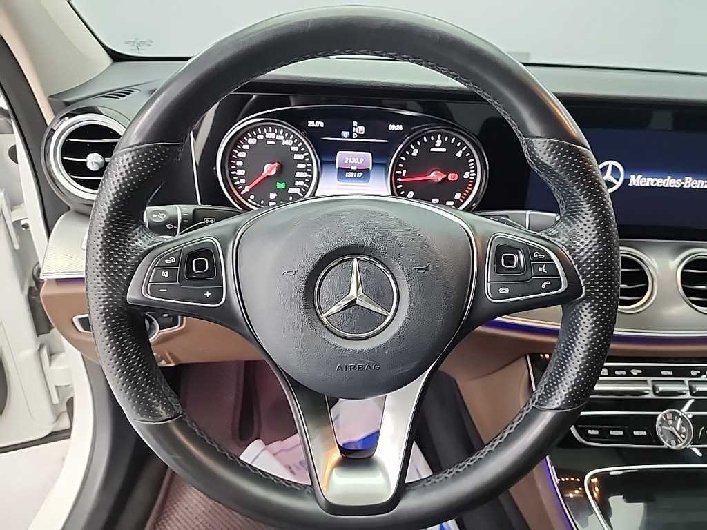 Mercedes Benz E class - Vista 10