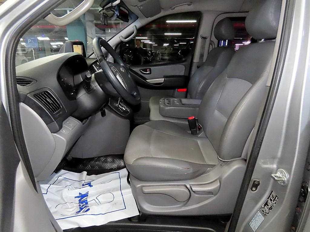 HYUNDAI Starex - Vista 6