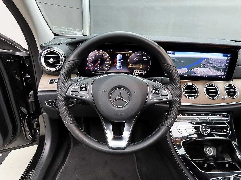 Mercedes Benz E class - Vista 9