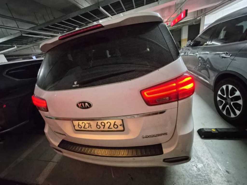 KIA Carnival - Vista 2