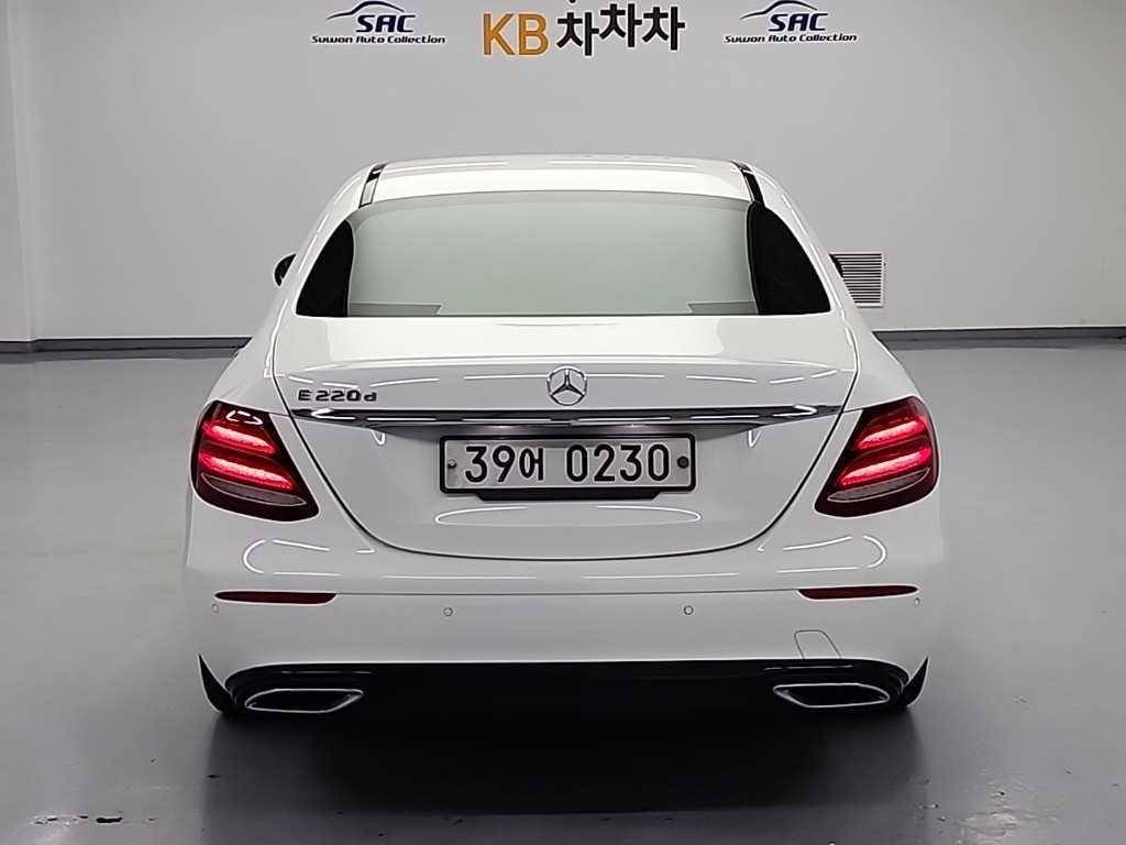 Mercedes Benz E class - Vista 4