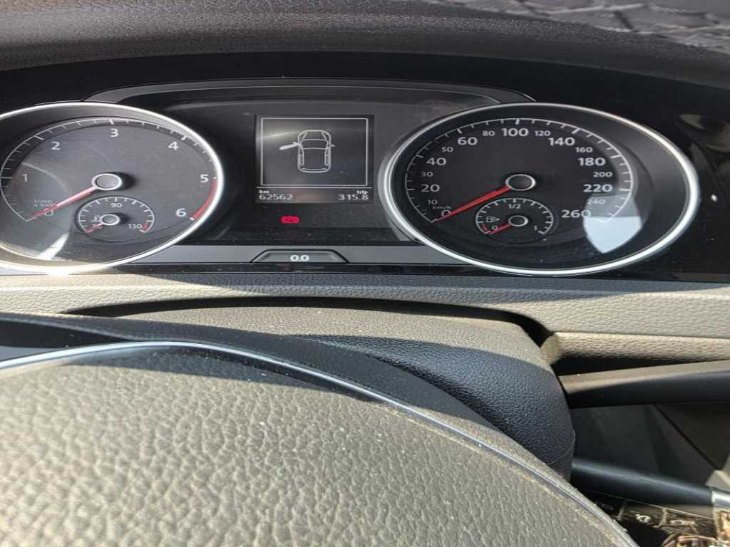 Volkswagen Golf - Vista 9