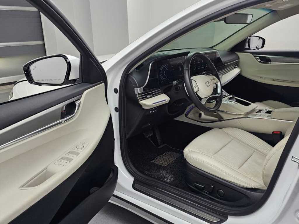 HYUNDAI Grandeur - Vista 11