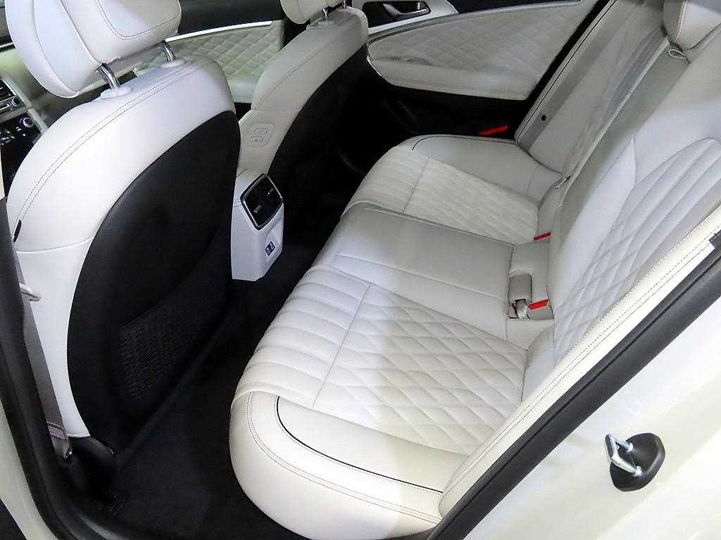 Genesis G70 - Vista 7