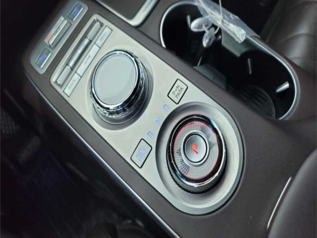 Genesis GV70 - Vista 8