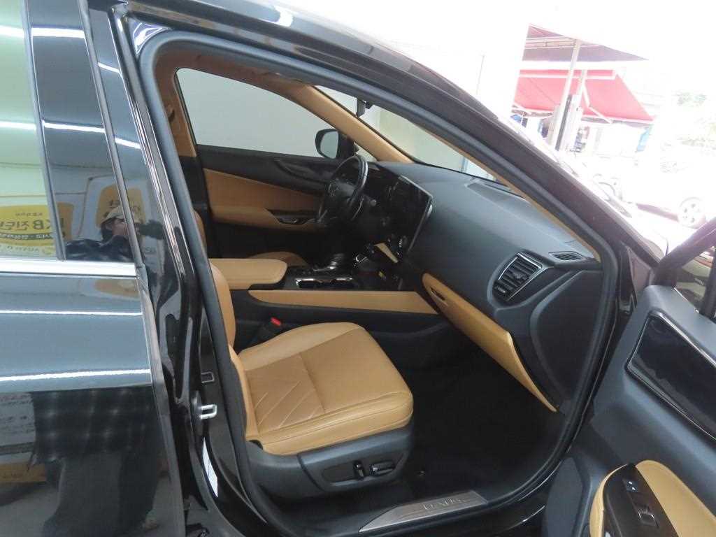 Lexus NX - Vista 8