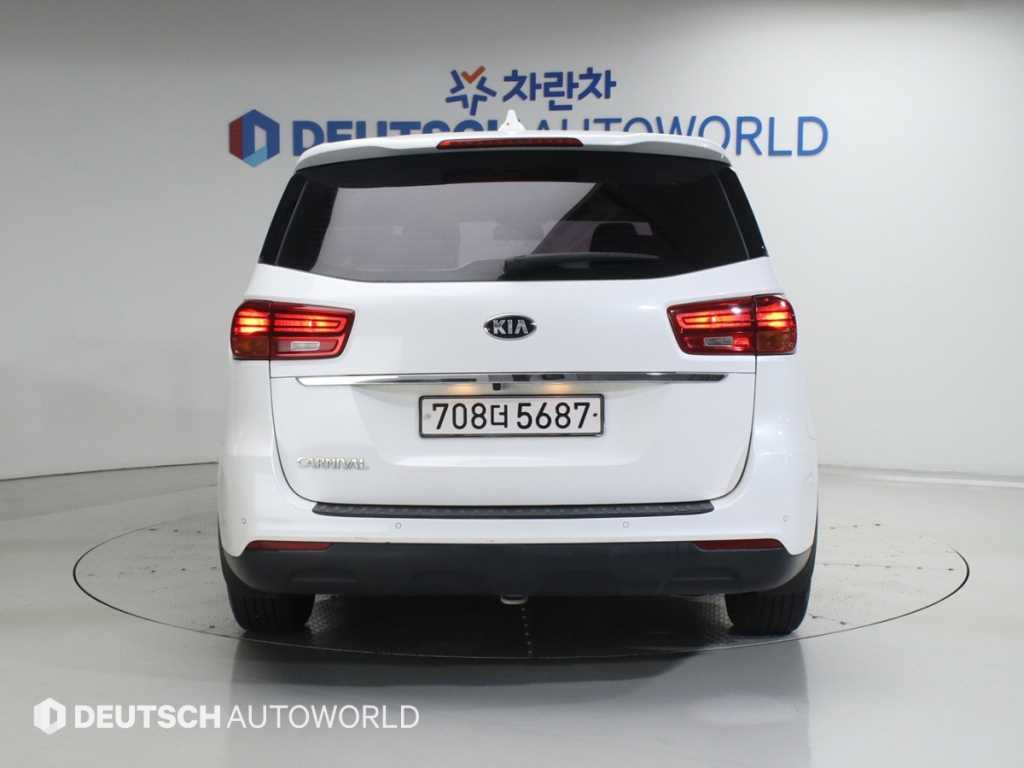 KIA Carnival - Vista 4