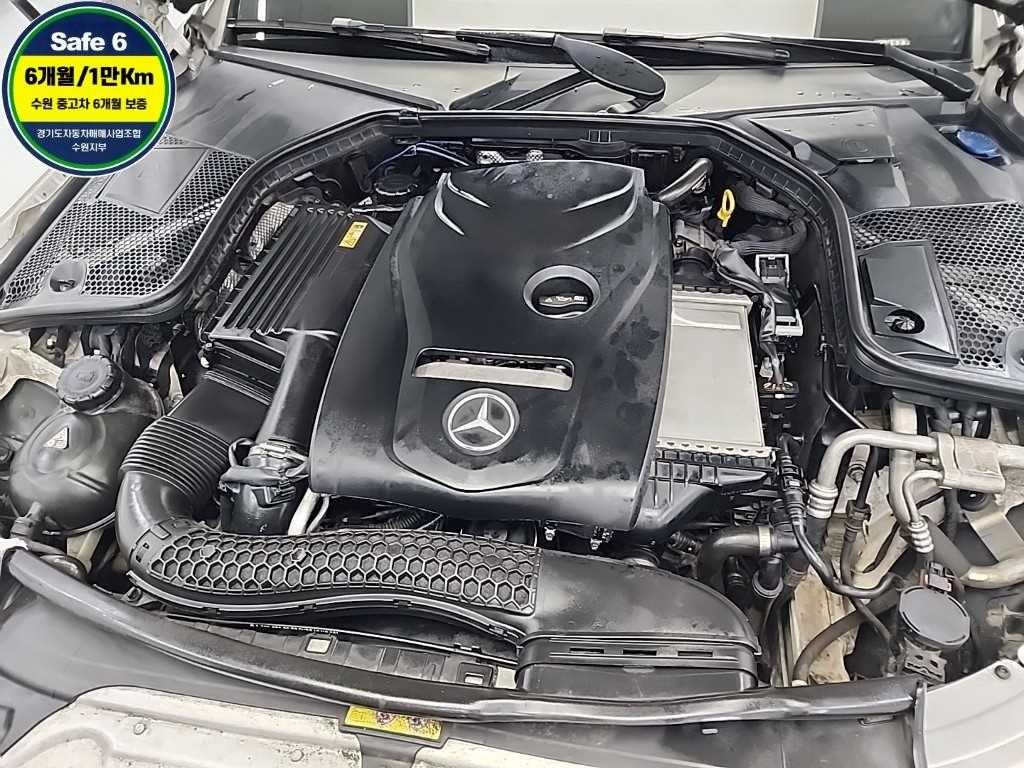 Mercedes Benz C Class - Vista 5