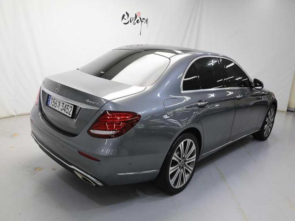 Mercedes Benz E class - Vista 4